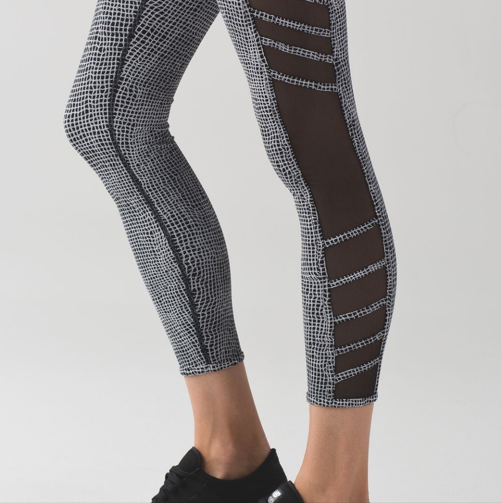 EUC 💎 Lululemon Wild And Free TightFall Net White Black/Black Size 4 - Picture 3 of 9